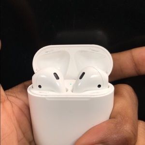 AIRPODS